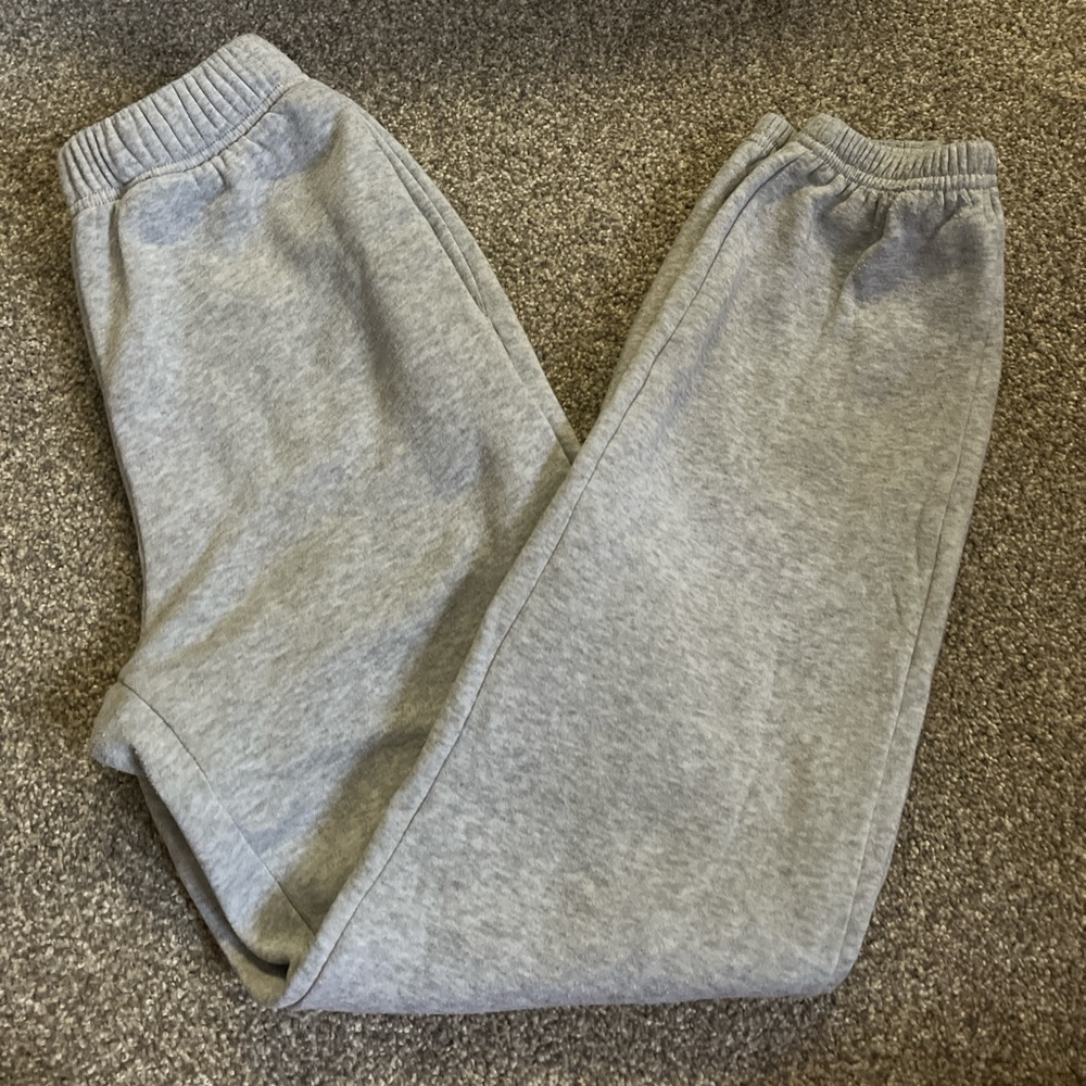 Light grey Amazon sweatpants